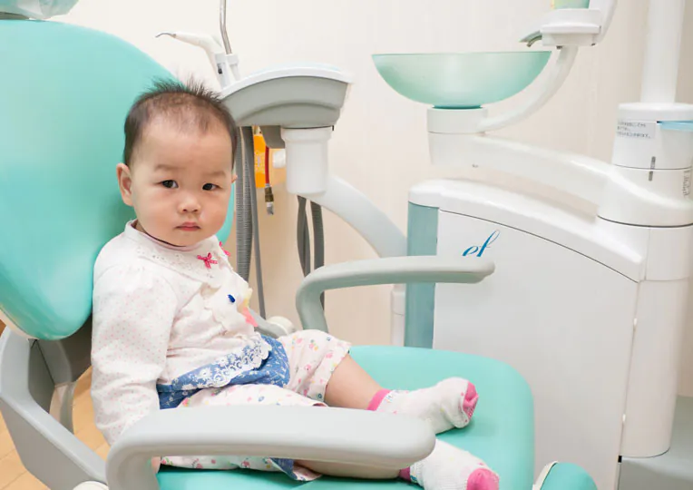 子どもはいつから小児歯科に通うべき？